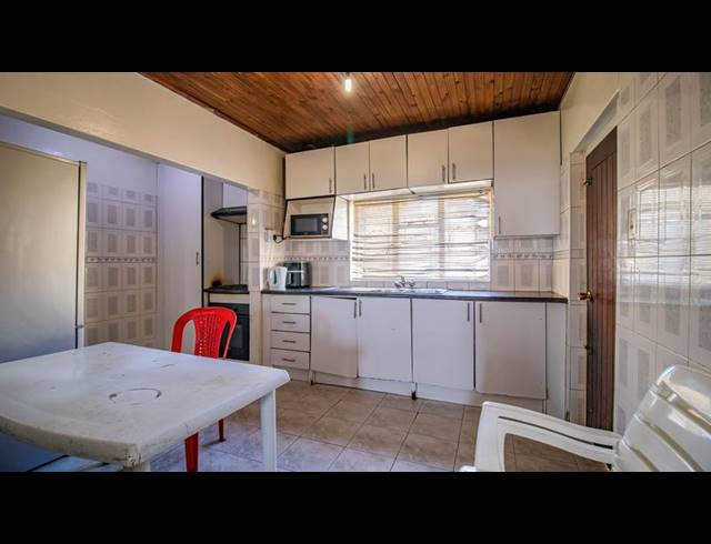 3 BEDROOM HOUSE FOR SALE IN BEZUIDENHOUT VALLEY